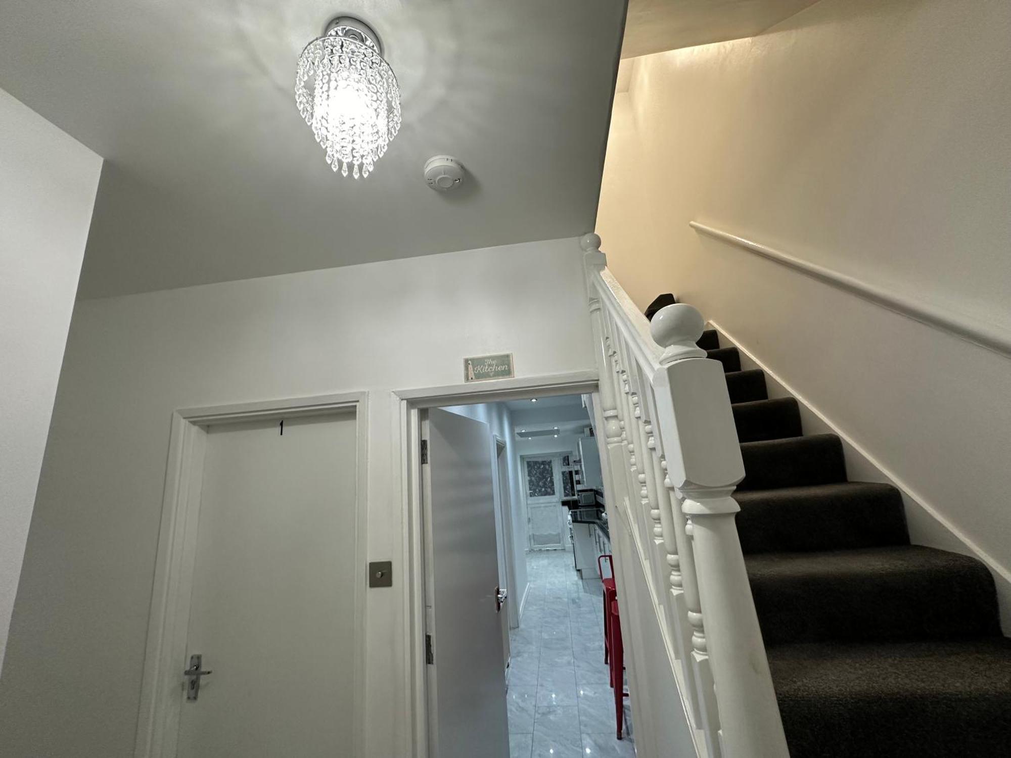 4Th Studio Flat With Private Own Bathroom A London Luxury Family Home Setup And Furnished With Double Bed Plus A Double Futon-Sofa Bed A Single Futon Bed A Baby Cot And Garden And Free Parking Екстер'єр фото