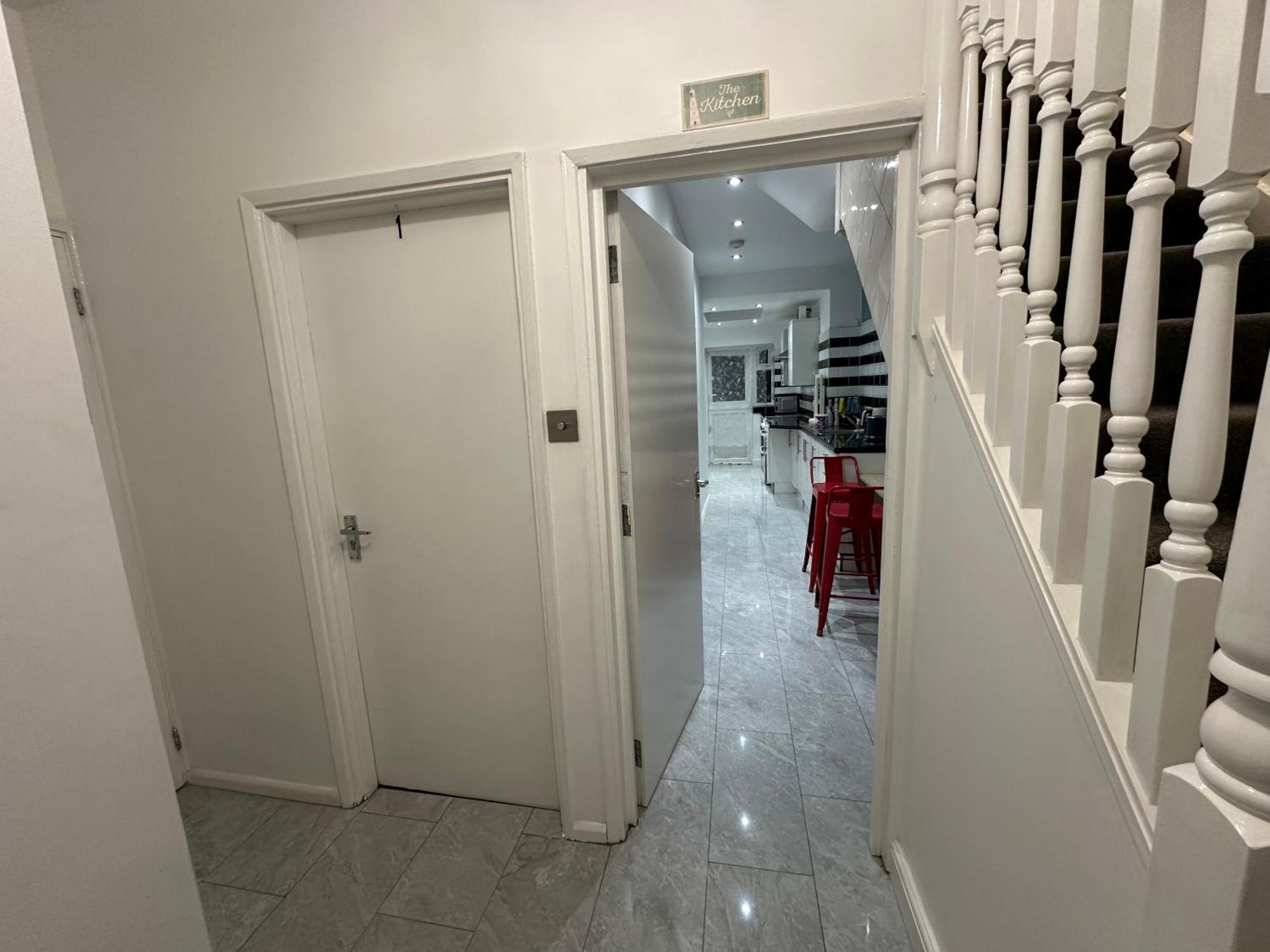 4Th Studio Flat With Private Own Bathroom A London Luxury Family Home Setup And Furnished With Double Bed Plus A Double Futon-Sofa Bed A Single Futon Bed A Baby Cot And Garden And Free Parking Екстер'єр фото