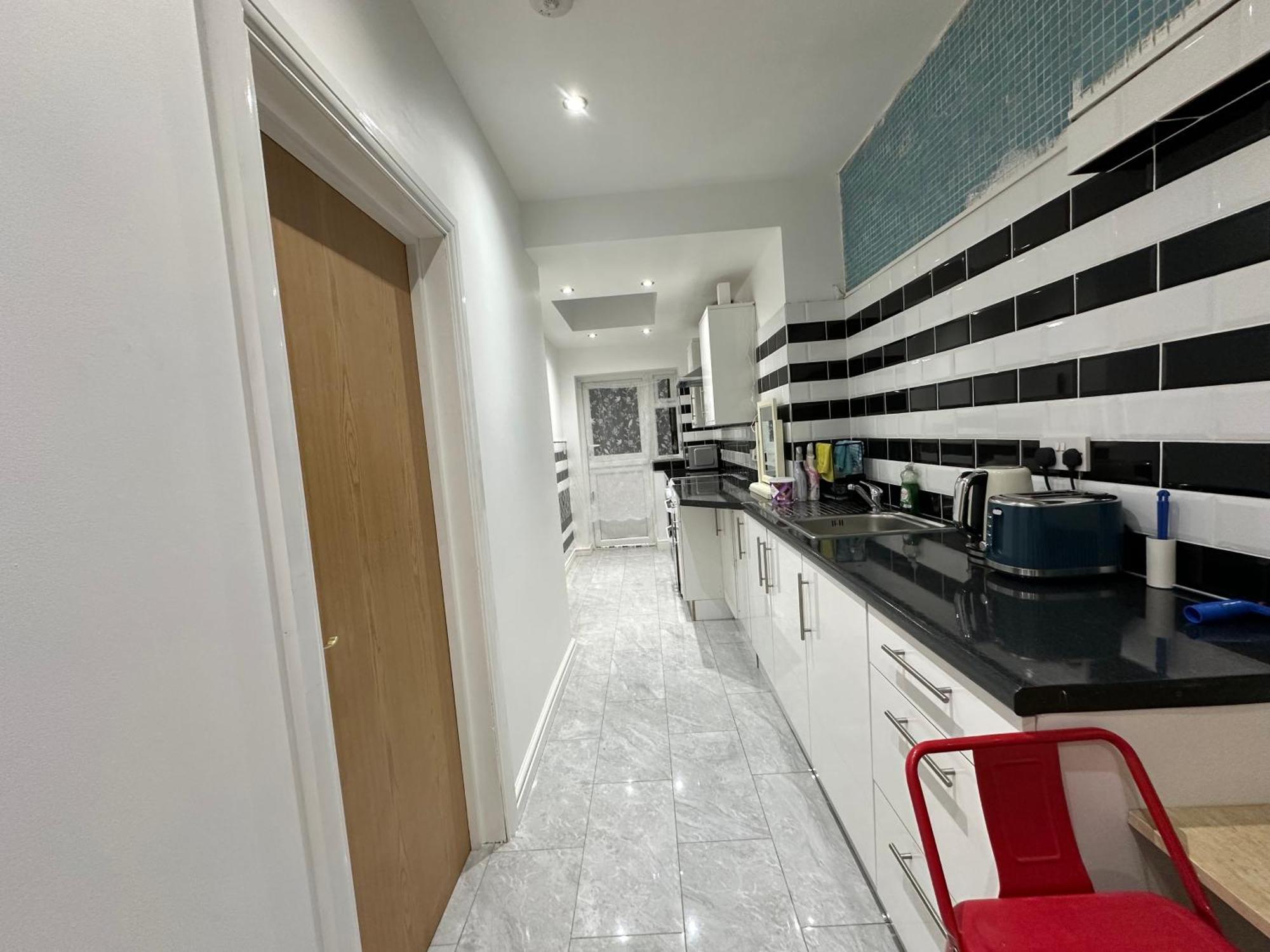 4Th Studio Flat With Private Own Bathroom A London Luxury Family Home Setup And Furnished With Double Bed Plus A Double Futon-Sofa Bed A Single Futon Bed A Baby Cot And Garden And Free Parking Екстер'єр фото