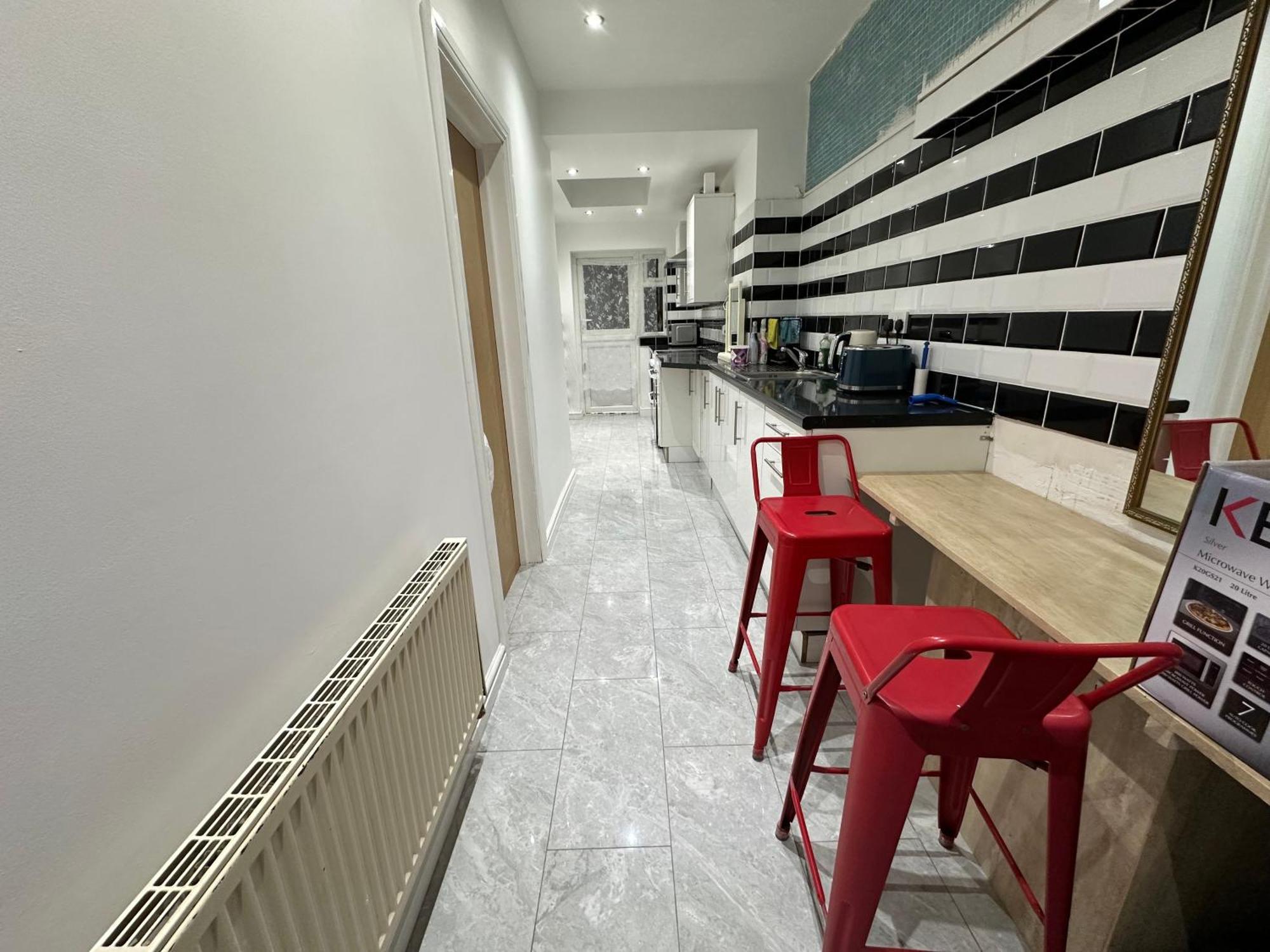 4Th Studio Flat With Private Own Bathroom A London Luxury Family Home Setup And Furnished With Double Bed Plus A Double Futon-Sofa Bed A Single Futon Bed A Baby Cot And Garden And Free Parking Екстер'єр фото