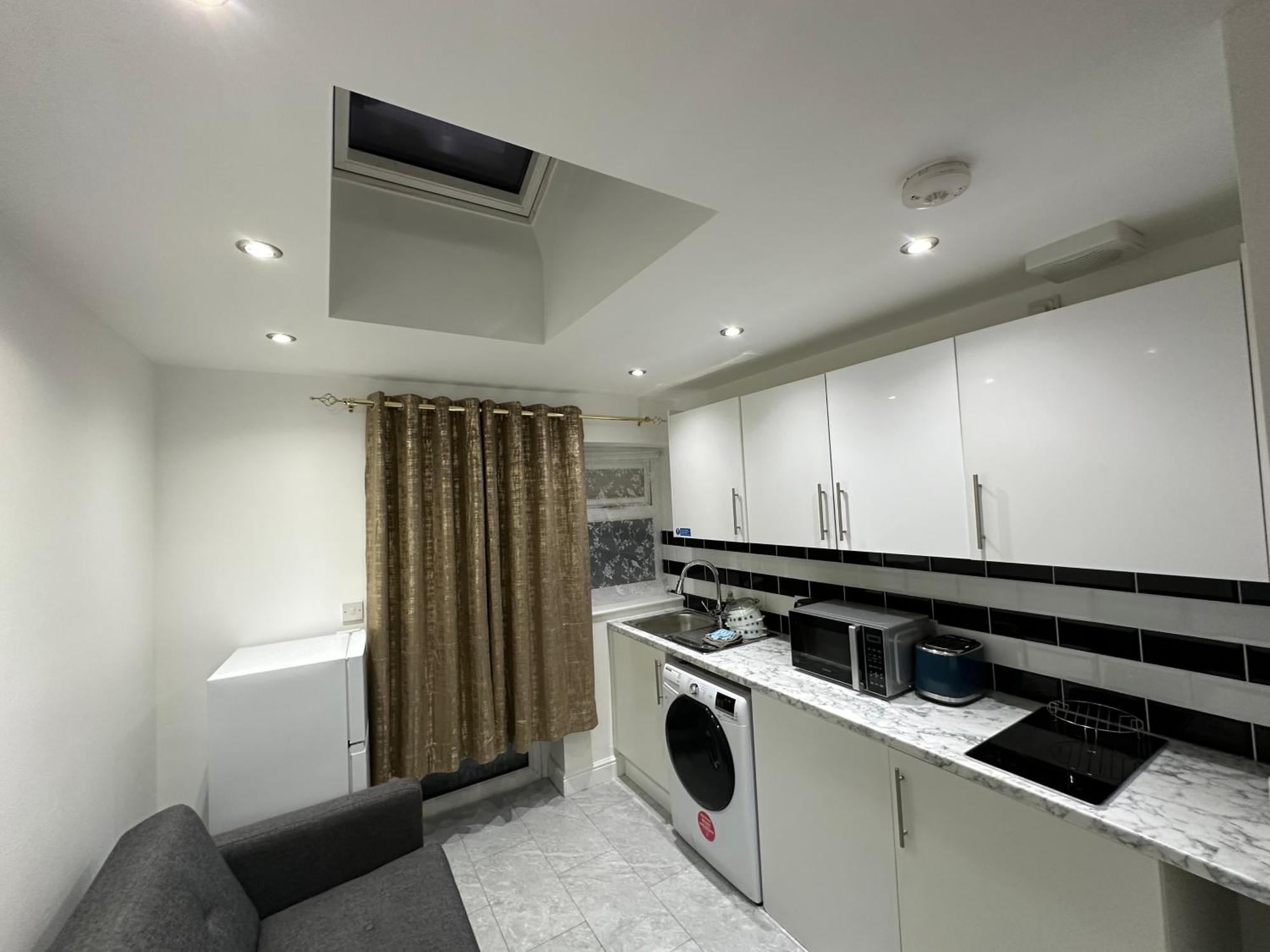 4Th Studio Flat With Private Own Bathroom A London Luxury Family Home Setup And Furnished With Double Bed Plus A Double Futon-Sofa Bed A Single Futon Bed A Baby Cot And Garden And Free Parking Екстер'єр фото