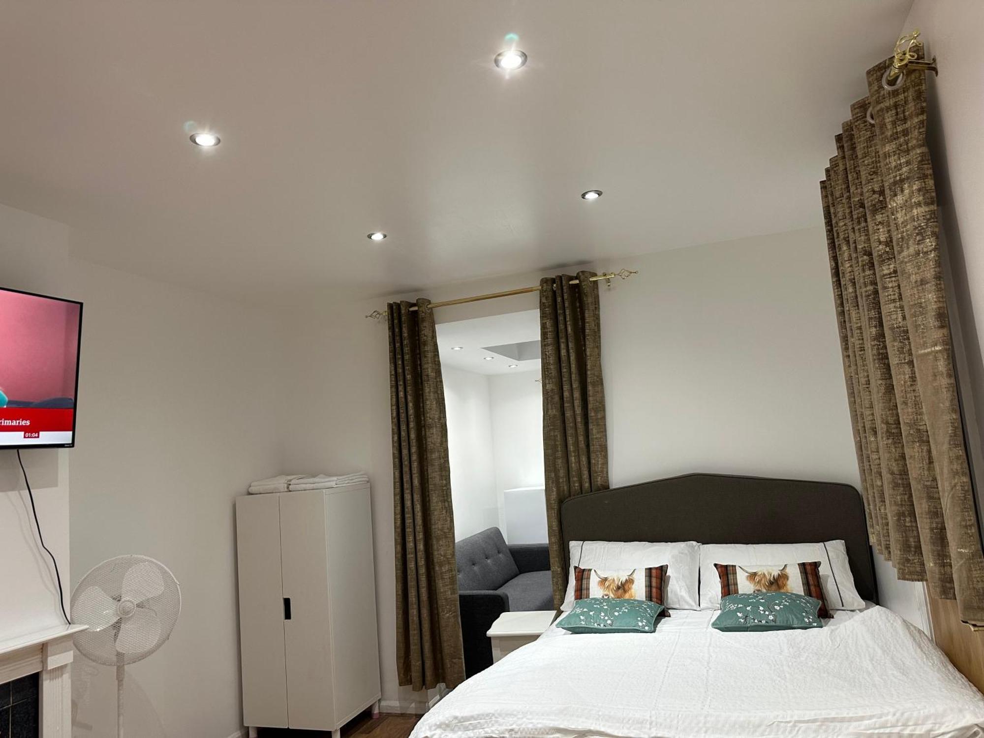 4Th Studio Flat With Private Own Bathroom A London Luxury Family Home Setup And Furnished With Double Bed Plus A Double Futon-Sofa Bed A Single Futon Bed A Baby Cot And Garden And Free Parking Екстер'єр фото