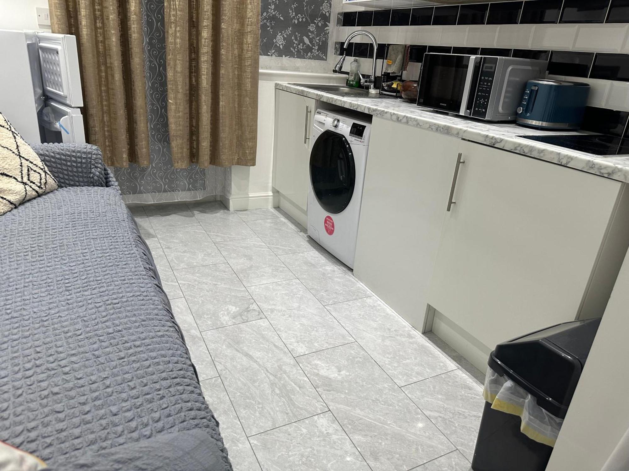 4Th Studio Flat With Private Own Bathroom A London Luxury Family Home Setup And Furnished With Double Bed Plus A Double Futon-Sofa Bed A Single Futon Bed A Baby Cot And Garden And Free Parking Екстер'єр фото