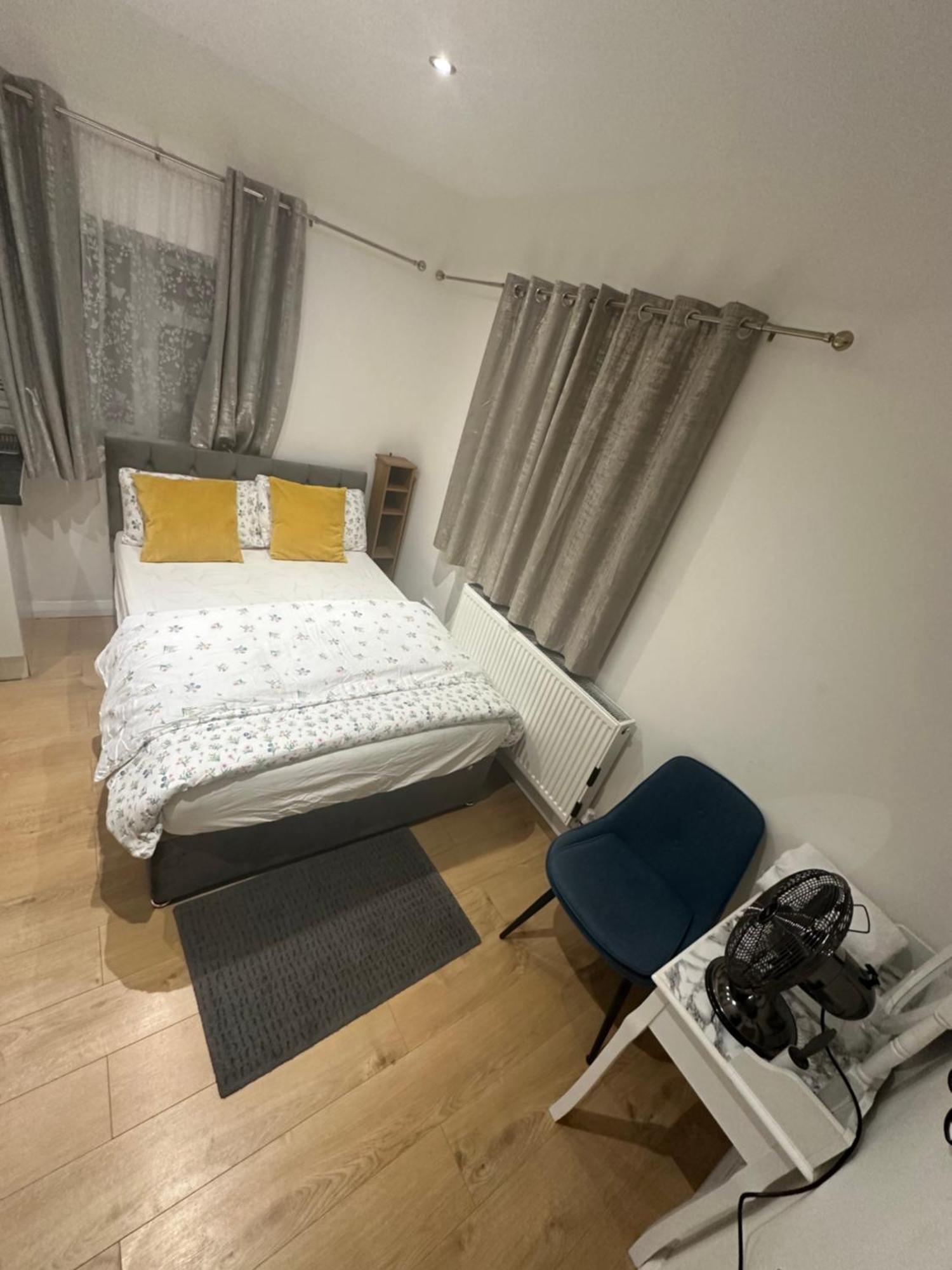 4Th Studio Flat With Private Own Bathroom A London Luxury Family Home Setup And Furnished With Double Bed Plus A Double Futon-Sofa Bed A Single Futon Bed A Baby Cot And Garden And Free Parking Екстер'єр фото